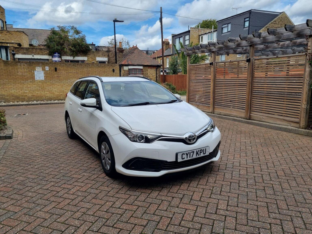 2017 Toyota AURIS